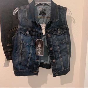 Sleeveless Jean jacket